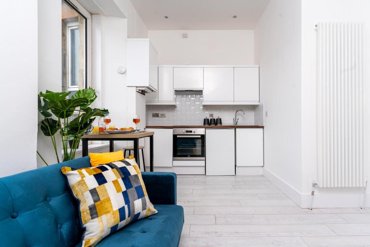 Cheerful 2 Bedroom Homely Apartment, Sleeps 6 Guest Comfy, 3X Double Bed, Parking, Free Wifi, Suitable For Business, Leisure Guest,Glasgow, Glasgow West End, Near City Centre Экстерьер фото