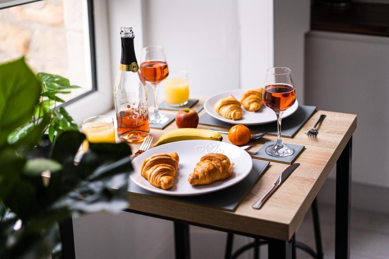 Cheerful 2 Bedroom Homely Apartment, Sleeps 6 Guest Comfy, 3X Double Bed, Parking, Free Wifi, Suitable For Business, Leisure Guest,Glasgow, Glasgow West End, Near City Centre Экстерьер фото