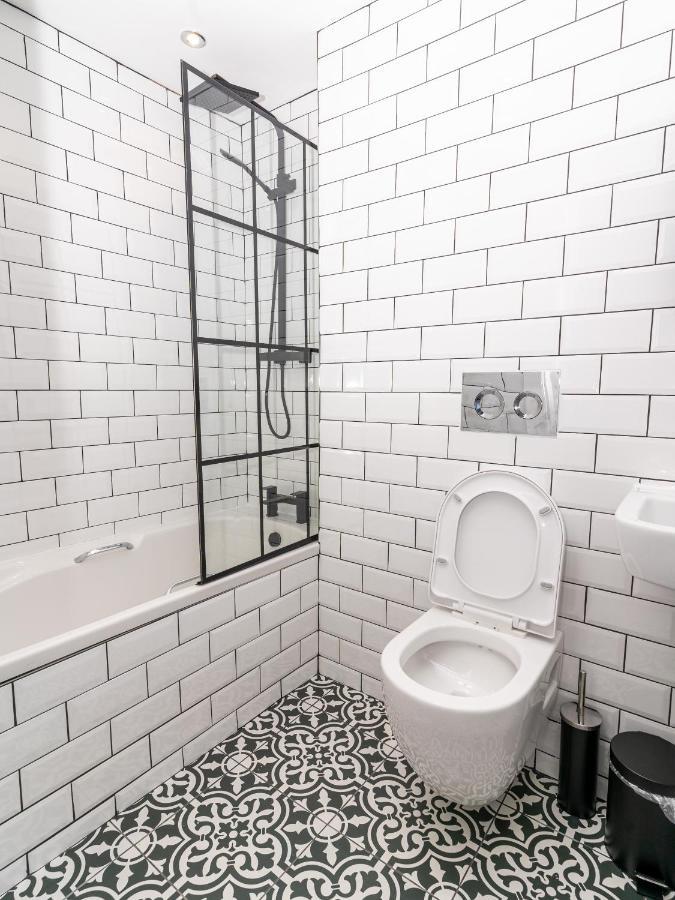Cheerful 2 Bedroom Homely Apartment, Sleeps 6 Guest Comfy, 3X Double Bed, Parking, Free Wifi, Suitable For Business, Leisure Guest,Glasgow, Glasgow West End, Near City Centre Экстерьер фото