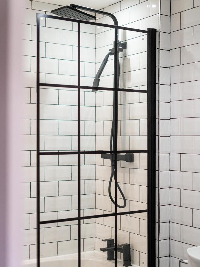 Cheerful 2 Bedroom Homely Apartment, Sleeps 6 Guest Comfy, 3X Double Bed, Parking, Free Wifi, Suitable For Business, Leisure Guest,Glasgow, Glasgow West End, Near City Centre Экстерьер фото